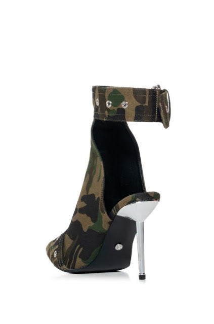 Camu Buckle Pointed Booties