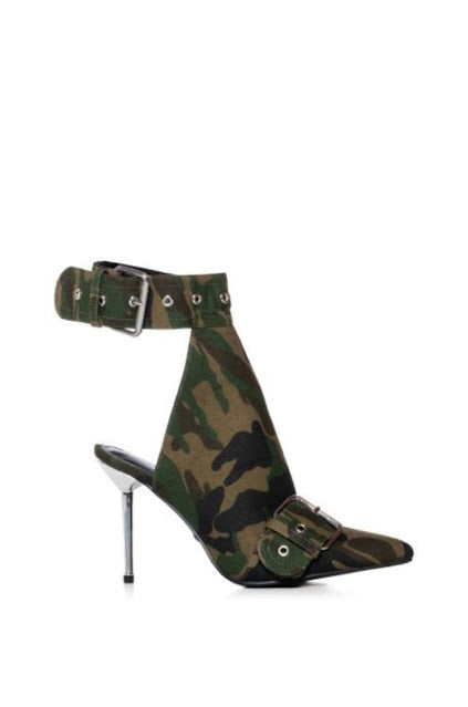 Camu Buckle Pointed Booties