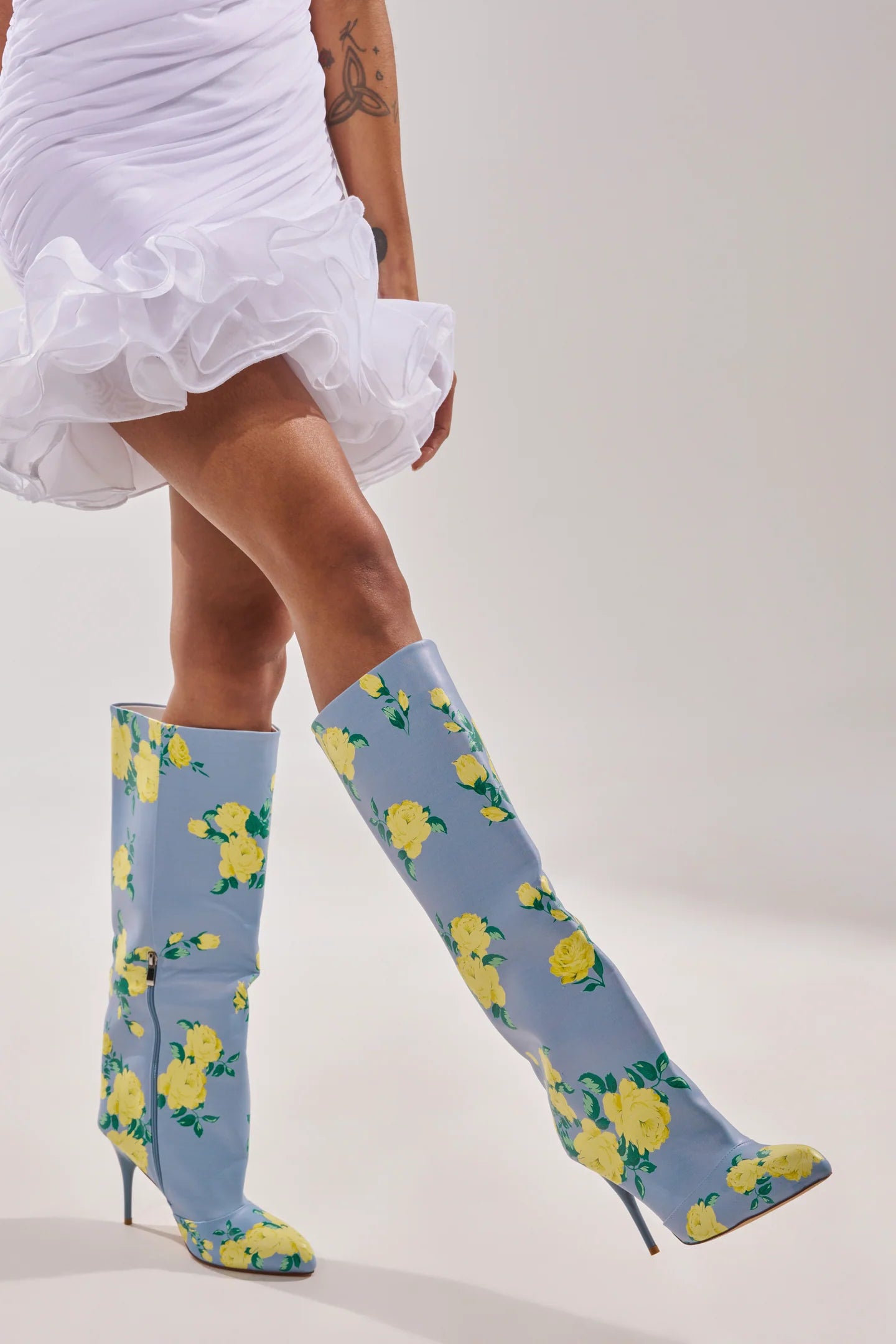 BLUE FLORAL GARLAND BOOT