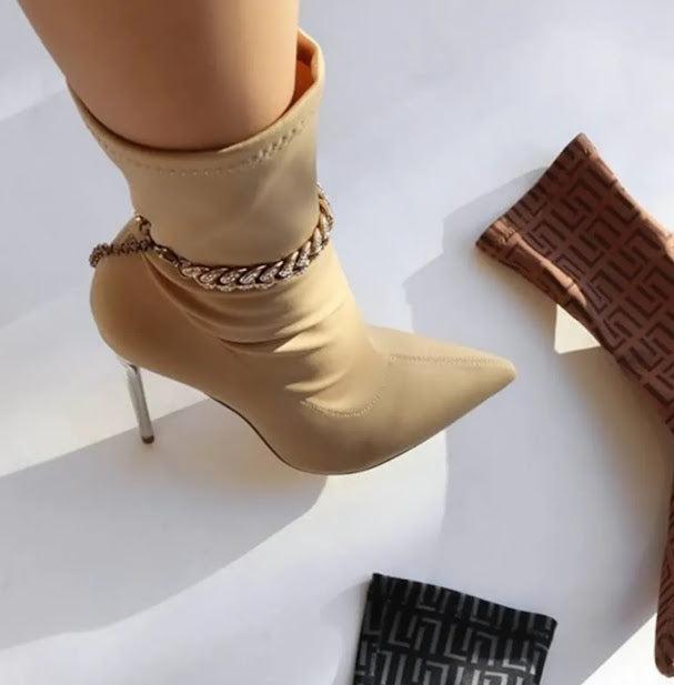 CLEAR SOCK POINTED BOOTIE