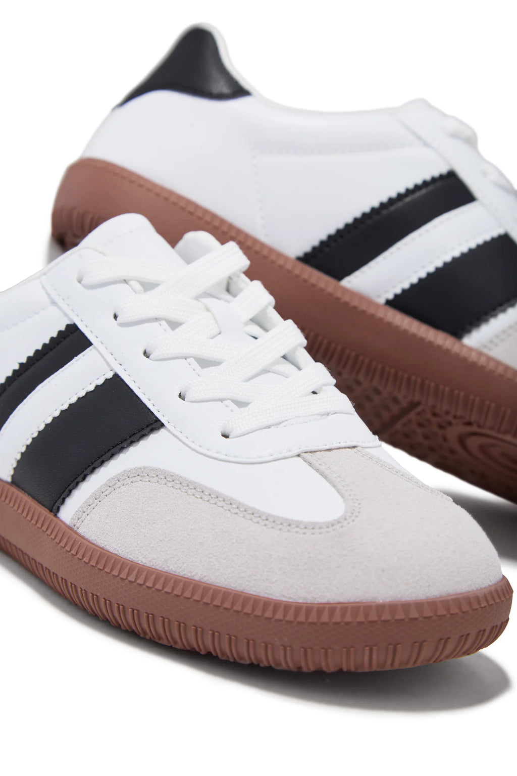 Trendy Lace-up Sneakers